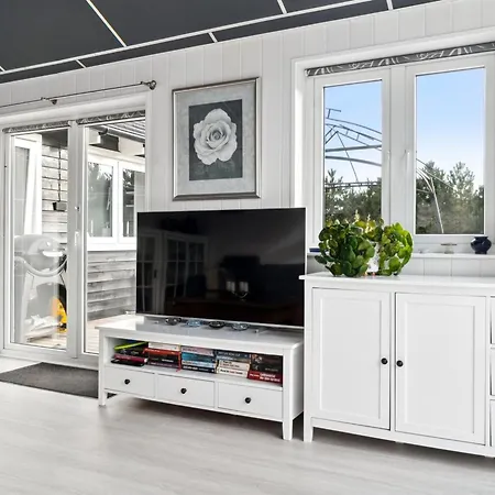 Amdi - 1-3km From The Sea By Interhome