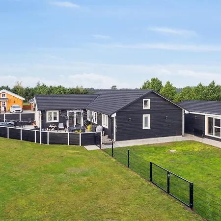 Amdi - 1-3km From The Sea By Interhome *