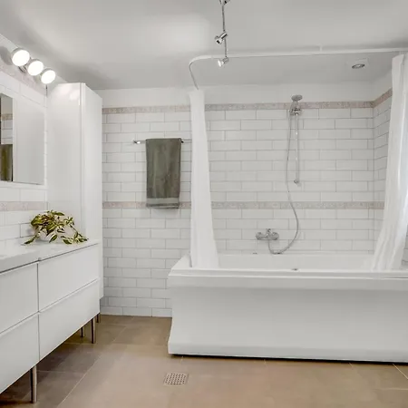 Amdi - 1-3km From The Sea By Interhome